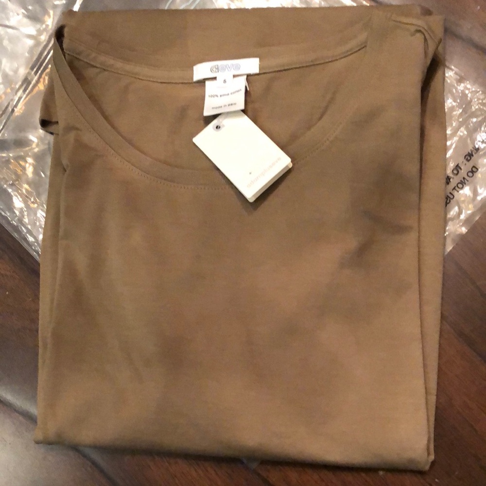 💚adam + eve cap sleeved cotton crew neck split side hem fatigue green top